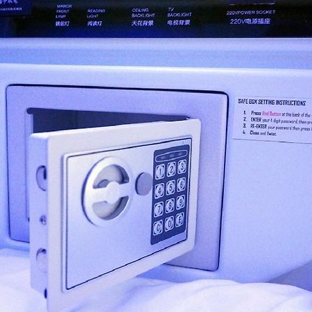 Time Capsule Hotel Джордж Таун Екстериор снимка