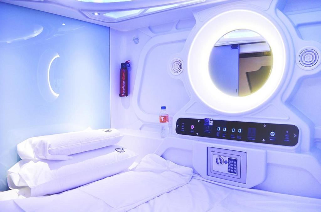 Time Capsule Hotel Джордж Таун Екстериор снимка