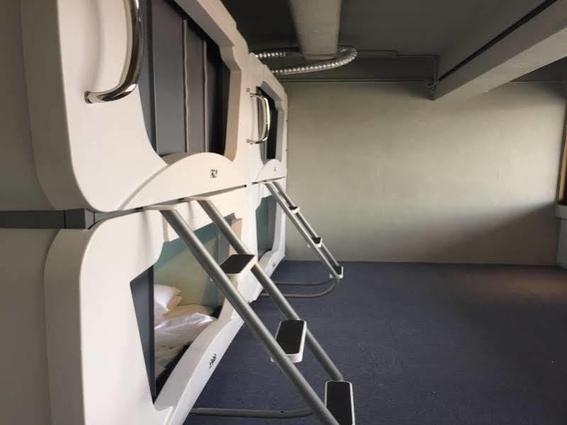 Time Capsule Hotel Джордж Таун Екстериор снимка