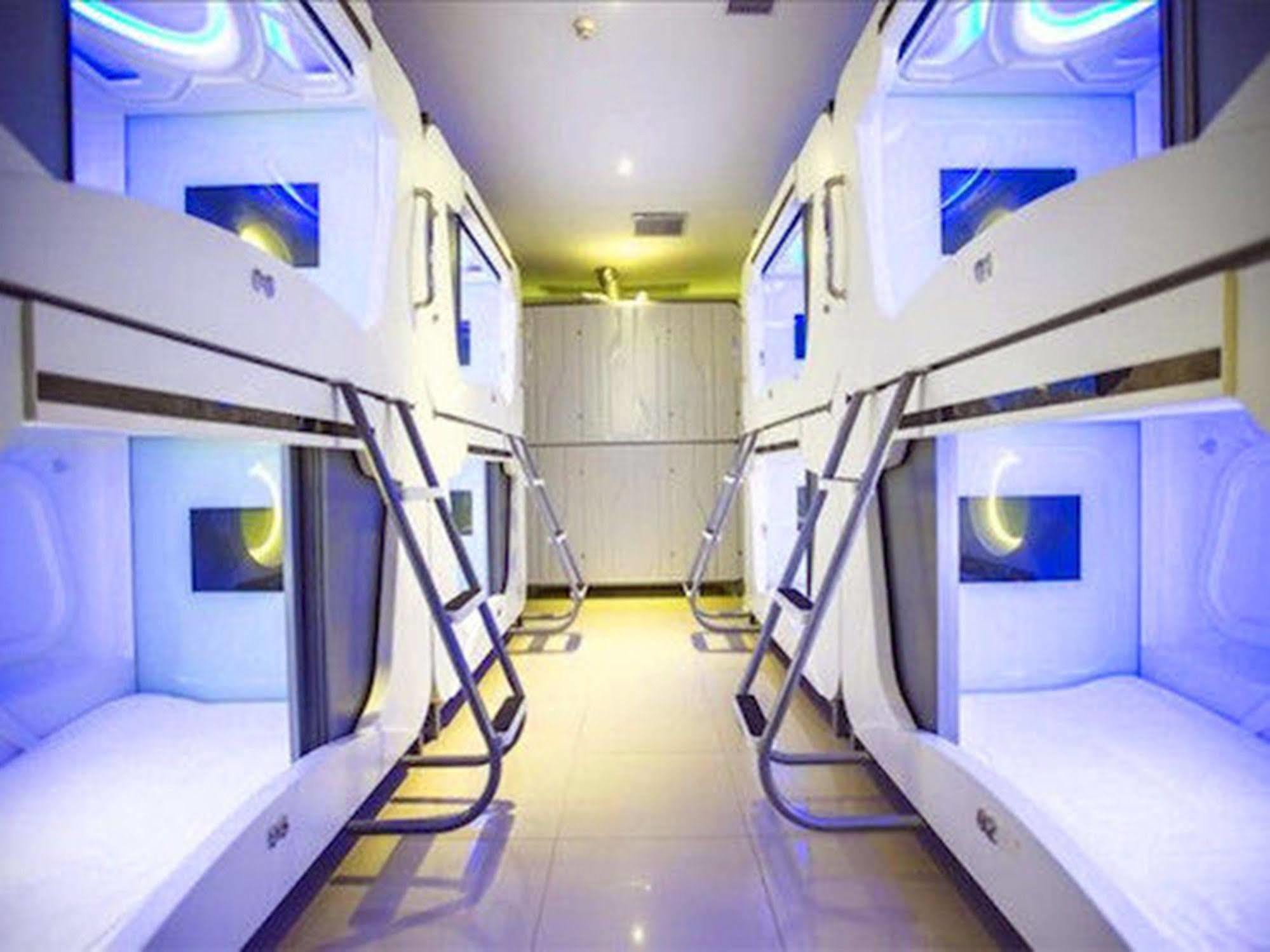 Time Capsule Hotel Джордж Таун Екстериор снимка