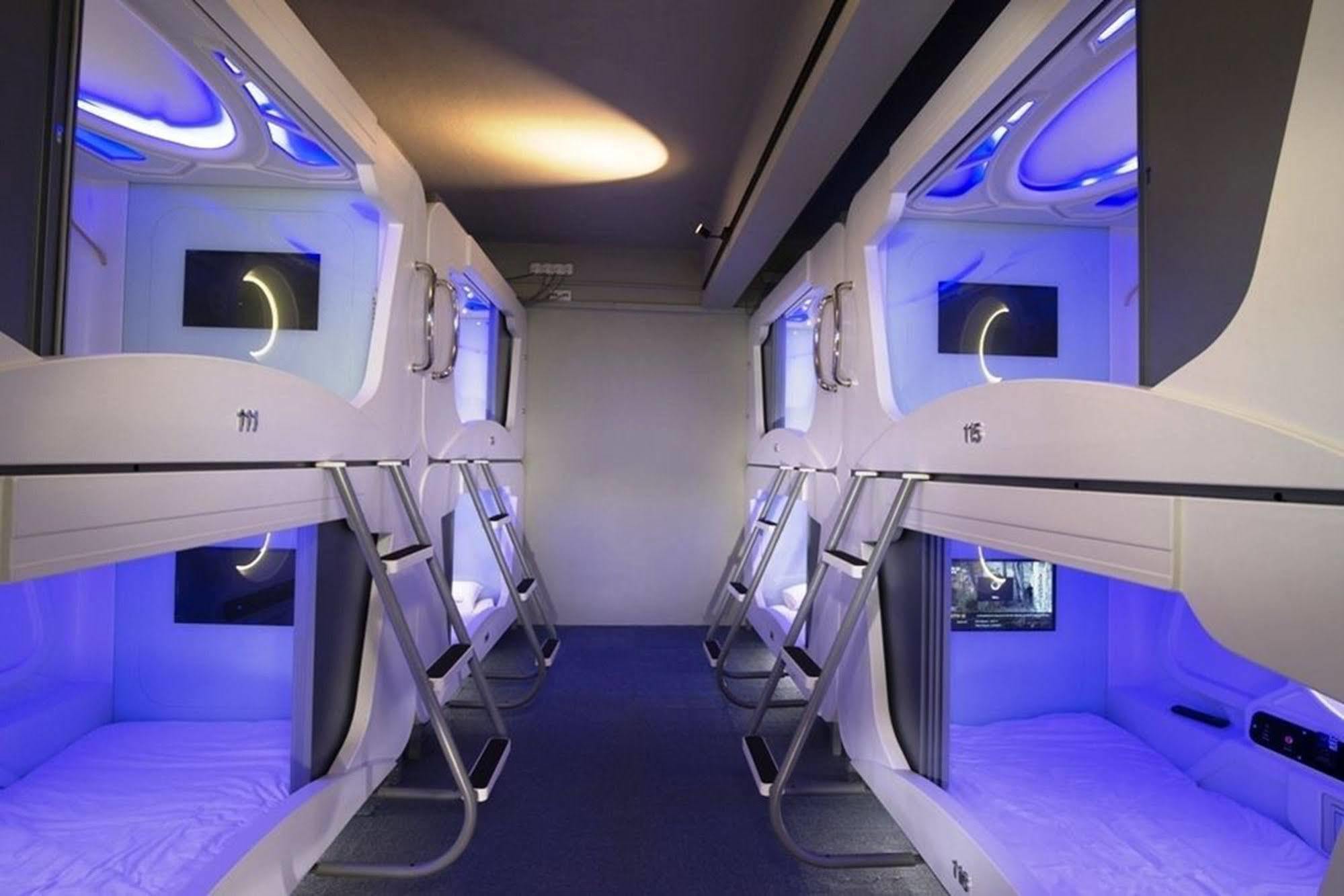 Time Capsule Hotel Джордж Таун Екстериор снимка