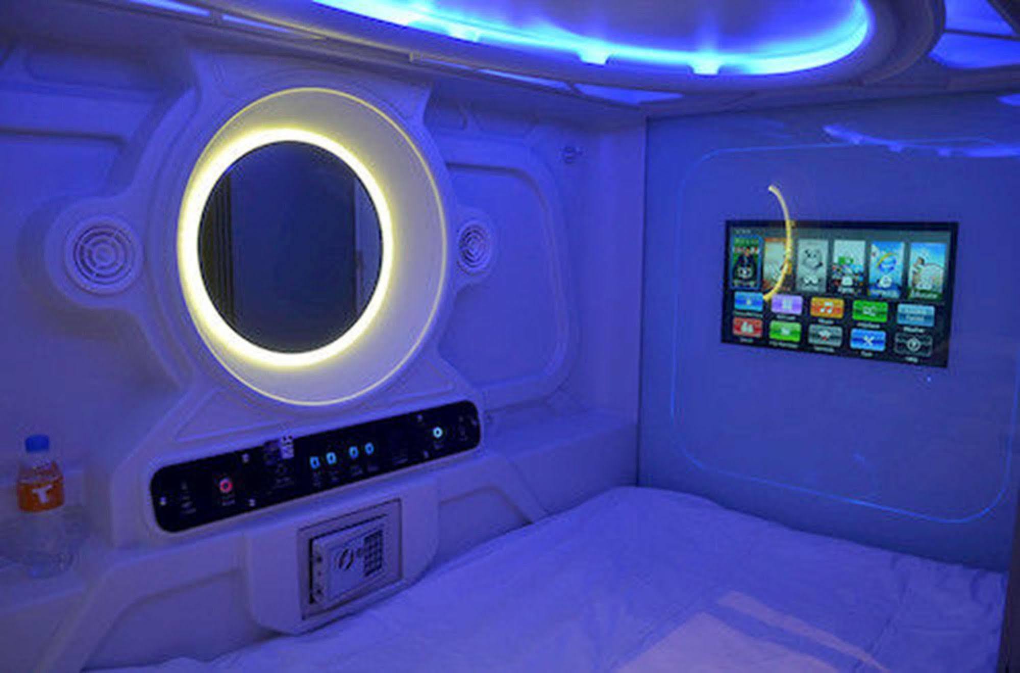 Time Capsule Hotel Джордж Таун Екстериор снимка