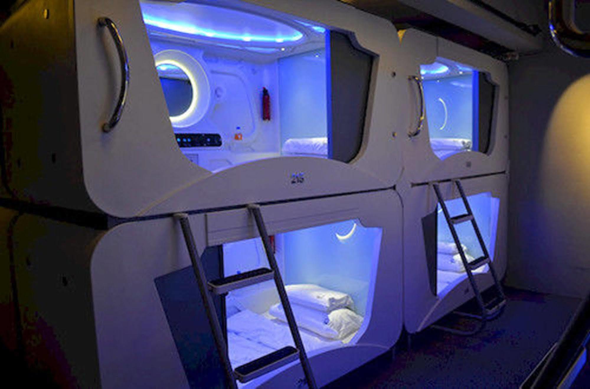 Time Capsule Hotel Джордж Таун Екстериор снимка